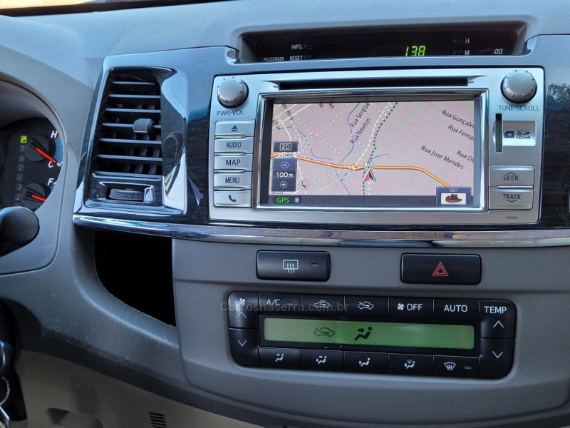 HILUX SW4 3.0 SRV 4X4 7 LUGARES 16V TURBO INTERCOOLER DIESEL 4P AUTOMÁTICO - 2013 - VACARIA