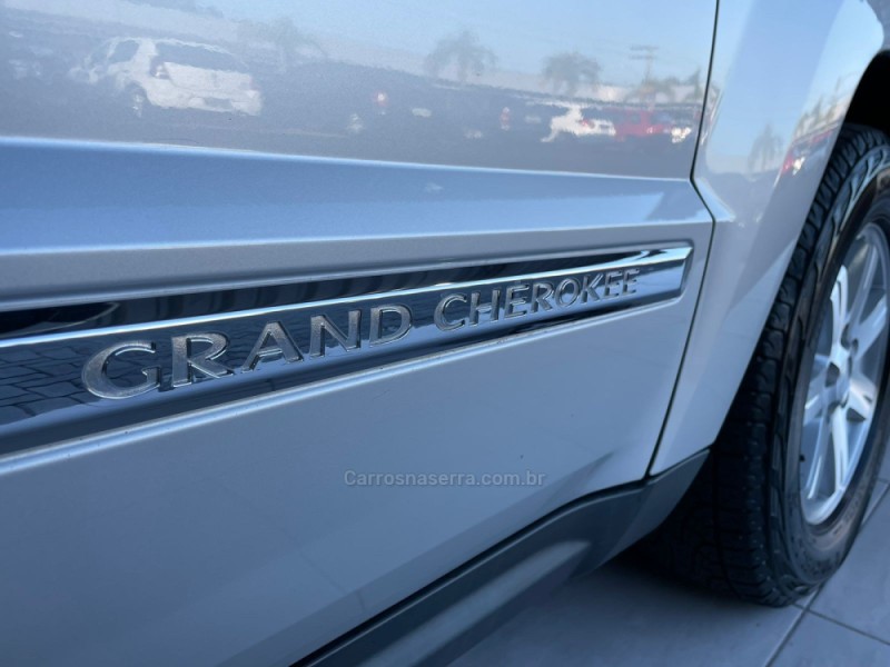 GRAND CHEROKEE 4.7 LIMITED 4X4 V8 16V GASOLINA 4P AUTOMÁTICO - 2009 - TAQUARA