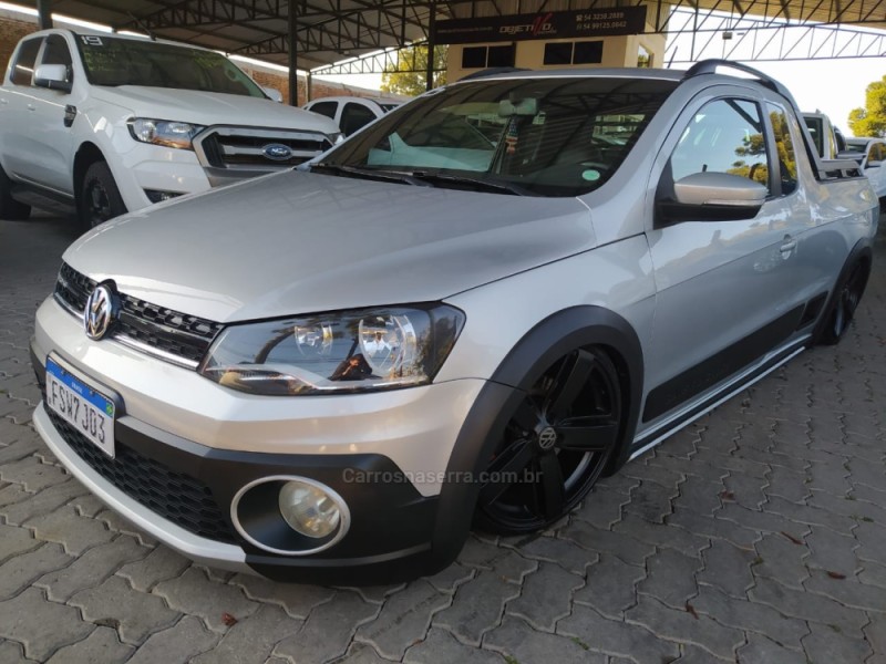 VOLKSWAGEN - SAVEIRO - 2014/2015 - Prata - R$ 65.900,00 - Objetivo