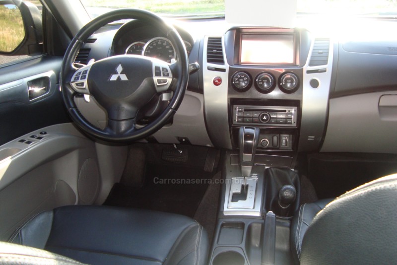 PAJERO DAKAR 3.2 HPE 4X4 7 LUGARES 16V TURBO INTERCOOLER DIESEL 4P AUTOMÁTICO - 2015 - FLORES DA CUNHA