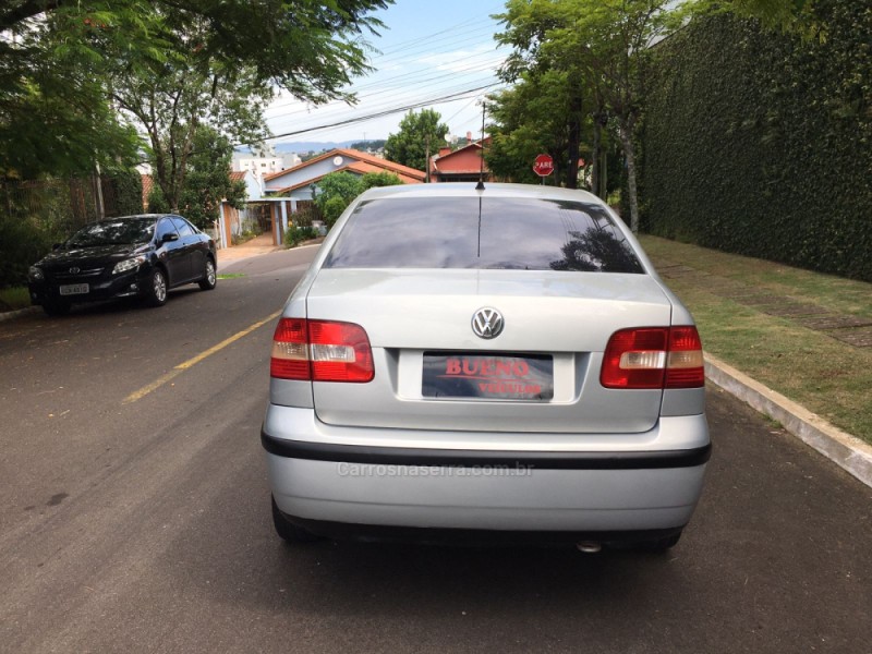 POLO SEDAN 1.6 MI 8V FLEX 4P MANUAL - 2006 - CAMPO BOM