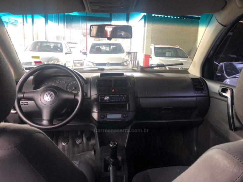 POLO SEDAN 1.6 MI 8V FLEX 4P MANUAL - 2006 - CAMPO BOM