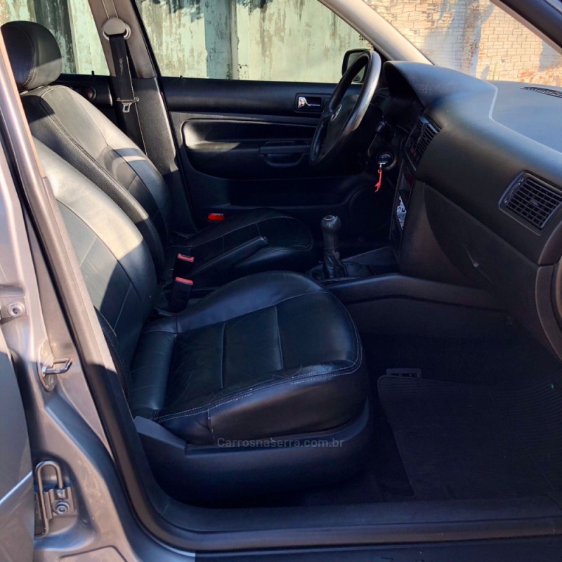 GOLF 1.6 MI GENERATION 8V GASOLINA 4P MANUAL - 2003 - PAROBé