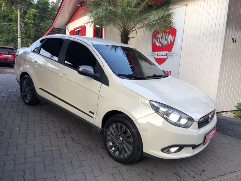 GRAND SIENA 1.6 MPI ESSENCE SUBLIME 16V FLEX 4P MANUAL