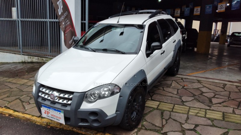 PALIO 1.8 MPI ADVENTURE WEEKEND ITALIA 16V FLEX MANUAL - 2011 - BENTO GONçALVES