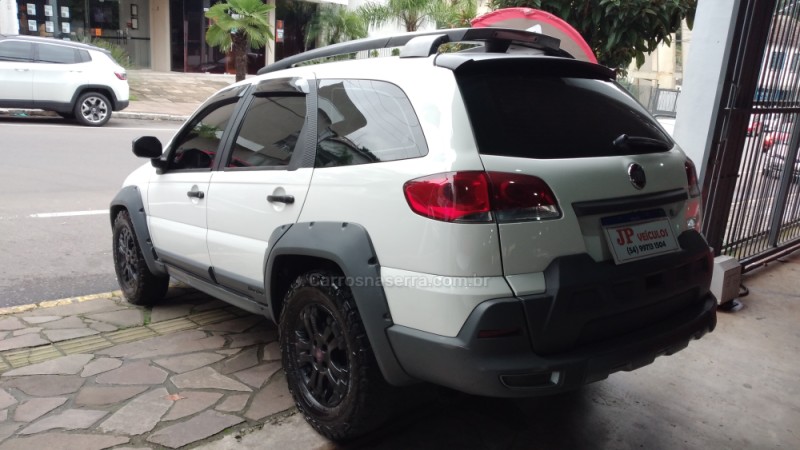PALIO 1.8 MPI ADVENTURE WEEKEND ITALIA 16V FLEX MANUAL - 2011 - BENTO GONçALVES