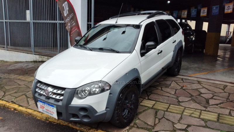 PALIO 1.8 MPI ADVENTURE WEEKEND ITALIA 16V FLEX MANUAL - 2011 - BENTO GONçALVES