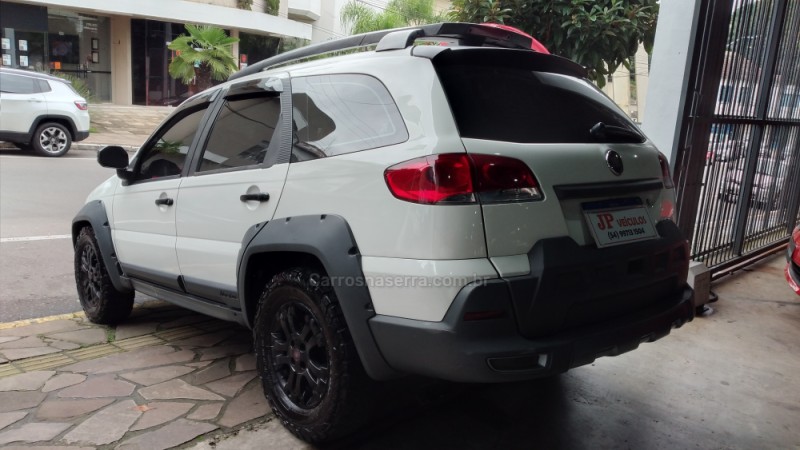 PALIO 1.8 MPI ADVENTURE WEEKEND ITALIA 16V FLEX MANUAL - 2011 - BENTO GONçALVES