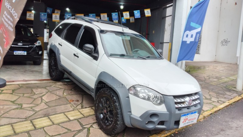 PALIO 1.8 MPI ADVENTURE WEEKEND ITALIA 16V FLEX MANUAL - 2011 - BENTO GONçALVES