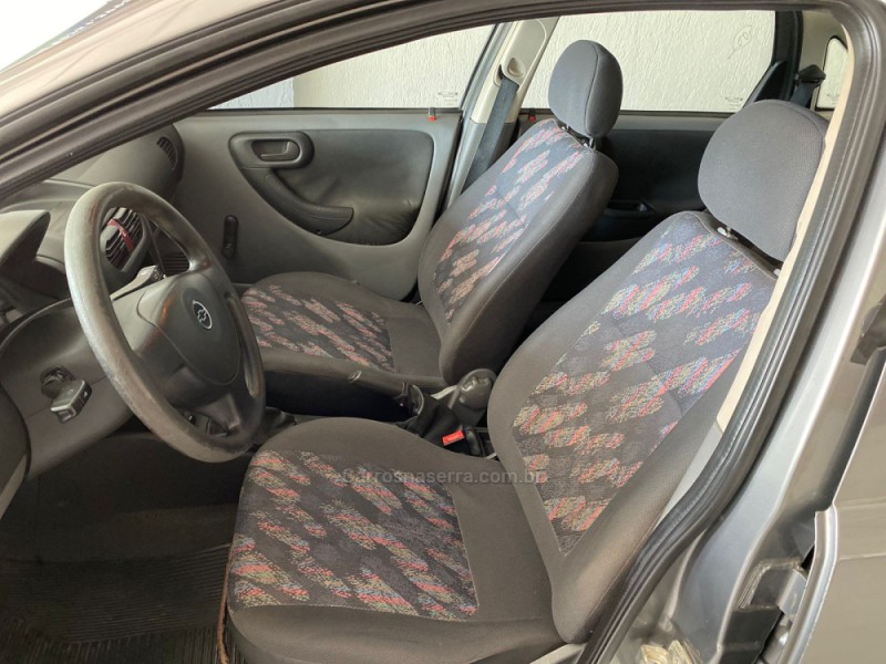 CORSA 1.8 MPFI 8V GASOLINA 4P MANUAL - 2004 - BOM PRINCíPIO