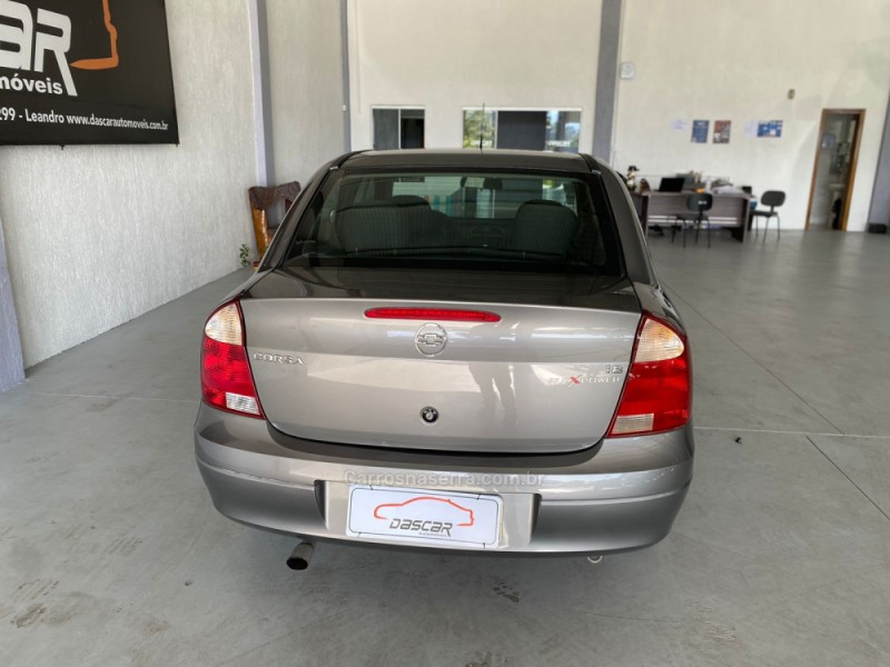CORSA 1.8 MPFI 8V GASOLINA 4P MANUAL - 2004 - BOM PRINCíPIO