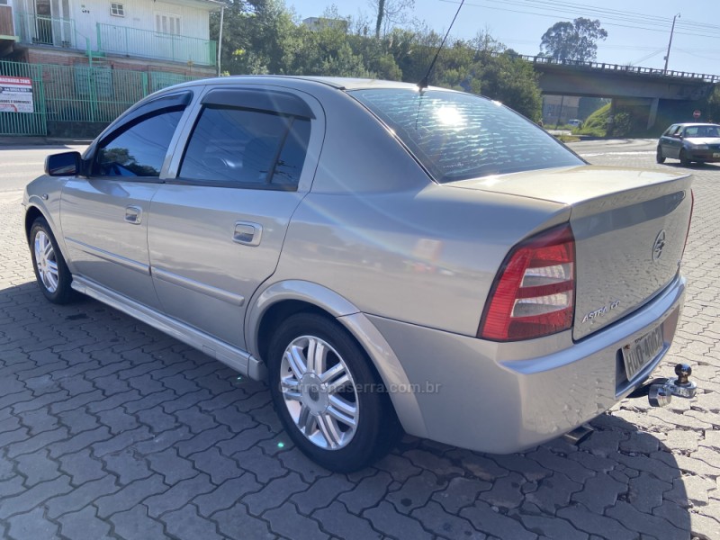 ASTRA 2.0 MPFI GLS SEDAN 8V GASOLINA 4P MANUAL - 2004 - CAXIAS DO SUL
