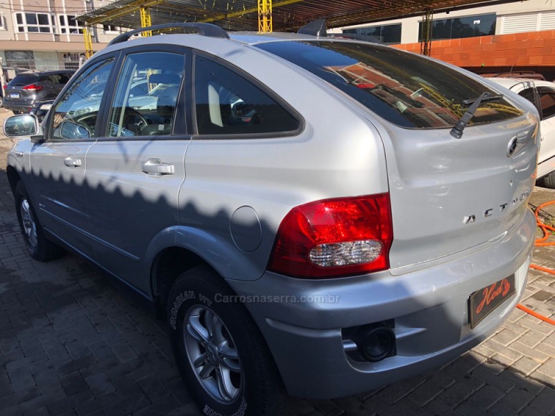 ACTYON 2.3 GLX 4X2 16V 150CV GASOLINA 4P AUTOMÁTICO - 2011 - CANELA