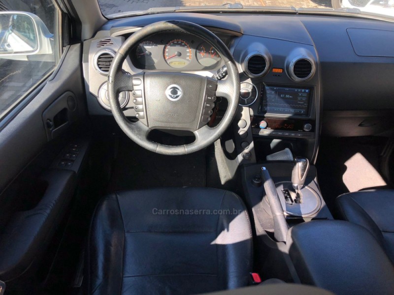 ACTYON 2.3 GLX 4X2 16V 150CV GASOLINA 4P AUTOMÁTICO - 2011 - CANELA