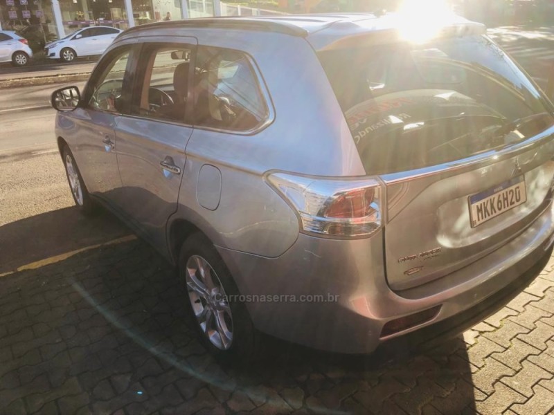 OUTLANDER 3.0 4X4 V6 24V GASOLINA 4P AUTOMÁTICO - 2014 - GARIBALDI