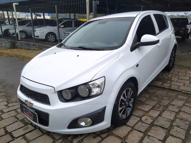sonic 1.6 lt 16v flex 4p manual 2013 caxias do sul