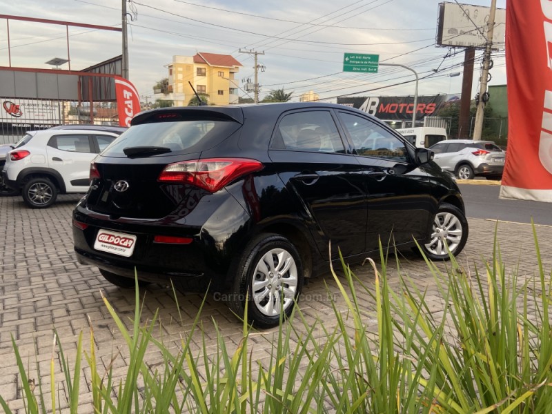 HB20 1.0 COMFORT PLUS 12V FLEX 4P MANUAL - 2017 - CAMPO BOM