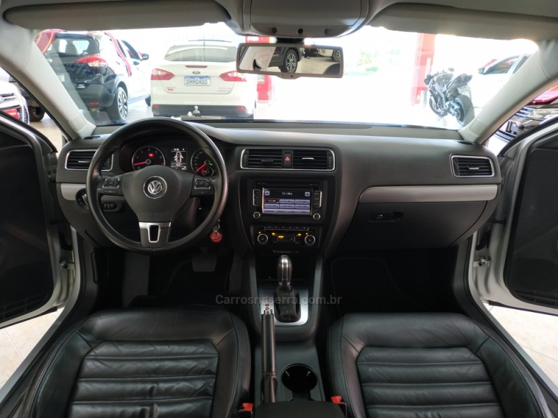 JETTA 2.0 TSI HIGHLINE 200CV GASOLINA 4P TIPTRONIC - 2012 - CAXIAS DO SUL