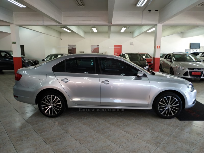 JETTA 2.0 TSI HIGHLINE 200CV GASOLINA 4P TIPTRONIC - 2012 - CAXIAS DO SUL