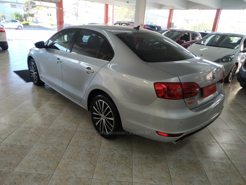 JETTA 2.0 TSI HIGHLINE 200CV GASOLINA 4P TIPTRONIC - 2012 - CAXIAS DO SUL