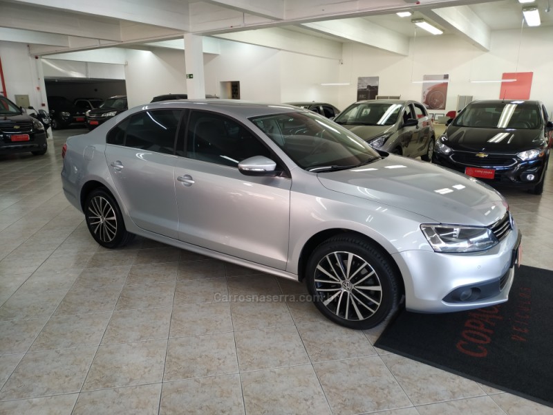 JETTA 2.0 TSI HIGHLINE 200CV GASOLINA 4P TIPTRONIC - 2012 - CAXIAS DO SUL