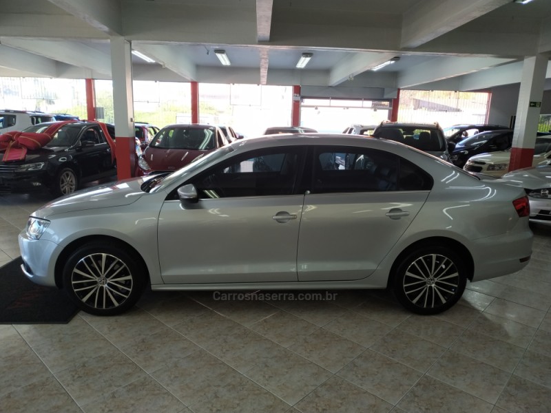 JETTA 2.0 TSI HIGHLINE 200CV GASOLINA 4P TIPTRONIC - 2012 - CAXIAS DO SUL