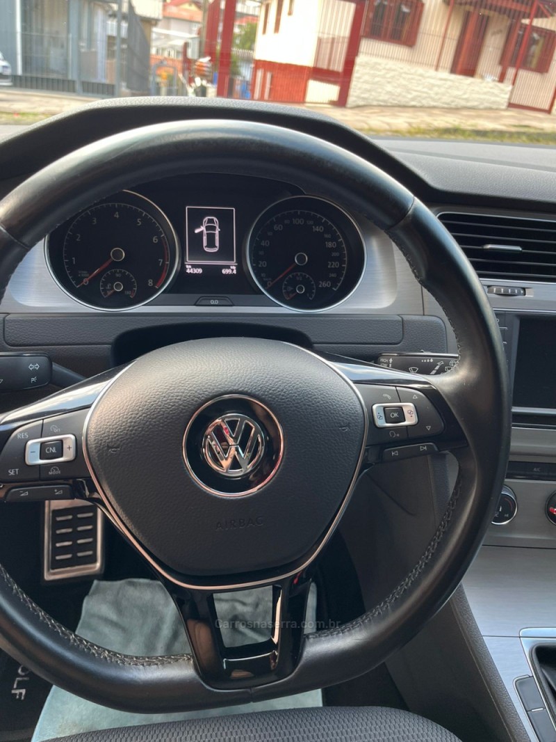 GOLF 1.0 TSI COMFORTLINE 12V TOTAL FLEX 4P MANUAL - 2017 - CAXIAS DO SUL