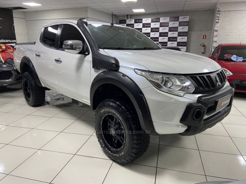 L200 TRITON 2.4 16V TURBO DIESEL SPORT HPE TOP CD 4P 4X4 AUTOMÁTICO - 2017 - ESTâNCIA VELHA