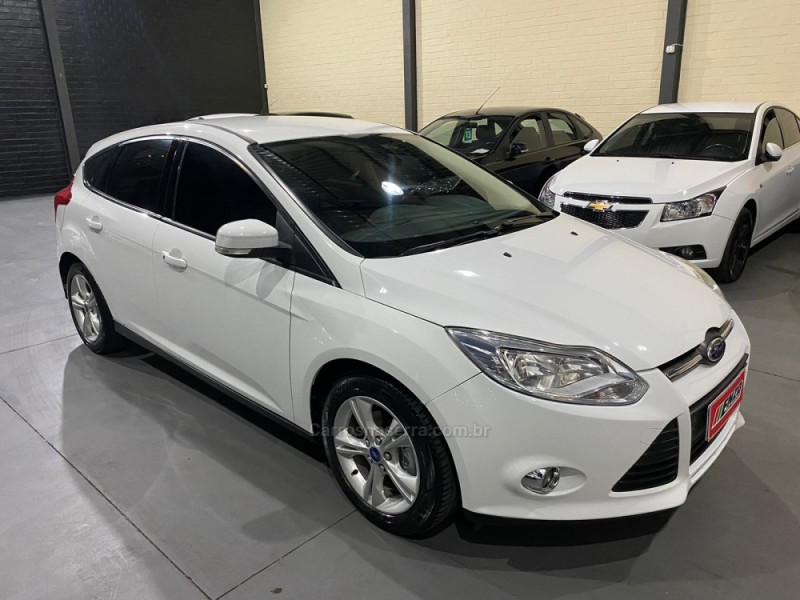 focus 2.0 se hatch 16v flex 4p auto 2014 caxias do sul