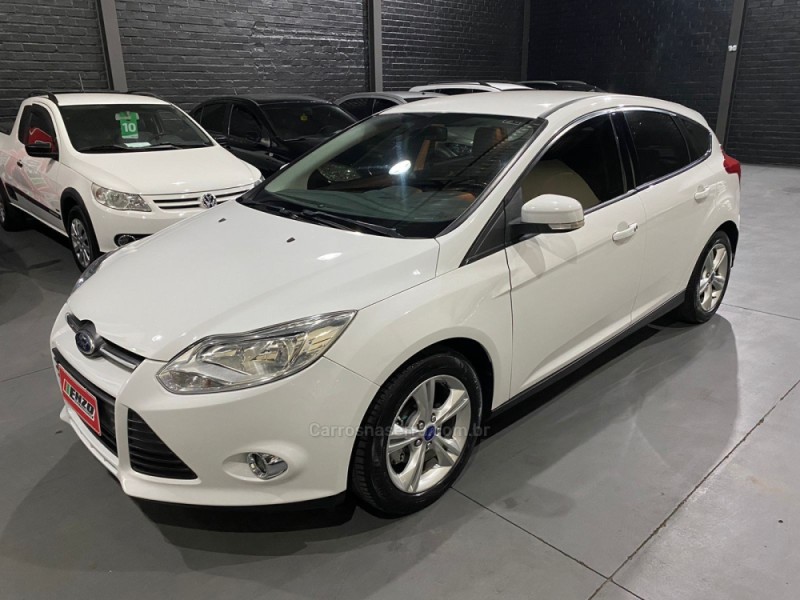 FOCUS 2.0 SE HATCH 16V FLEX 4P AUTO - 2014 - CAXIAS DO SUL