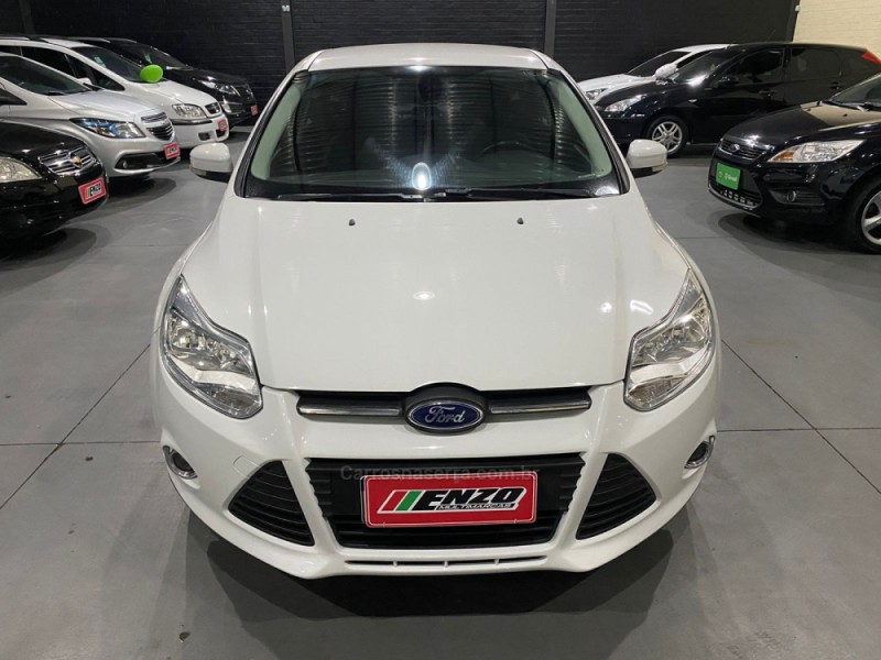 FOCUS 2.0 SE HATCH 16V FLEX 4P AUTO - 2014 - CAXIAS DO SUL