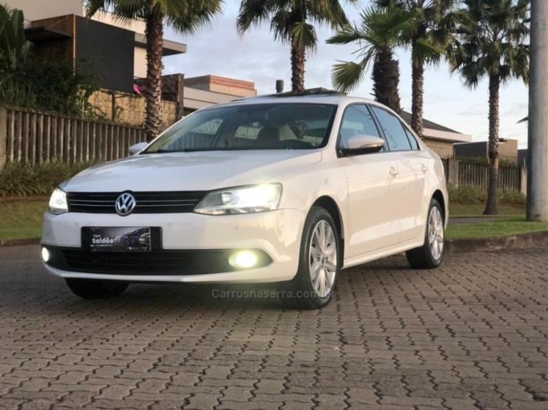 JETTA 2.0 COMFORTLINE FLEX 4P TIPTRONIC - 2013 - NOVO HAMBURGO