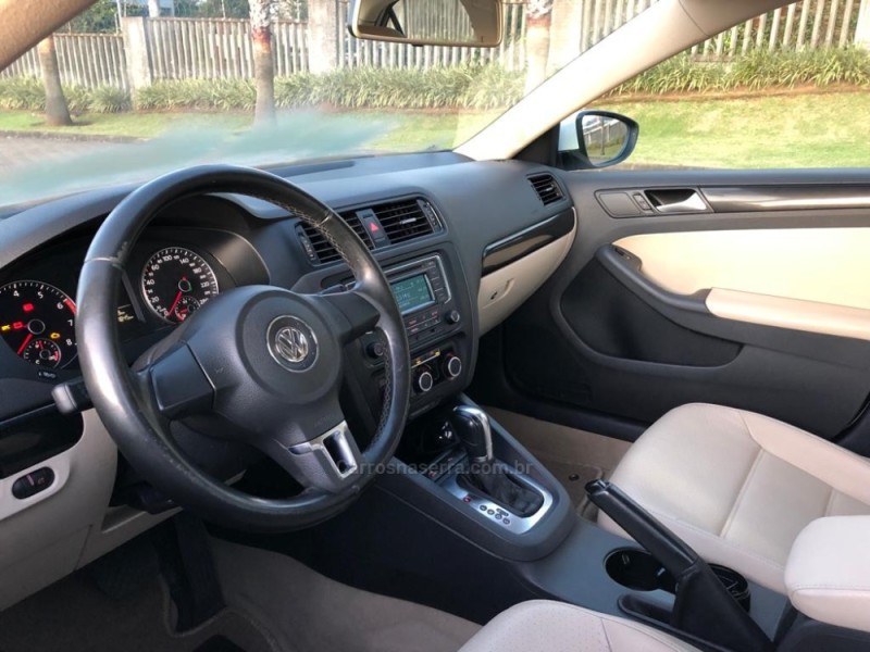 JETTA 2.0 COMFORTLINE FLEX 4P TIPTRONIC - 2013 - NOVO HAMBURGO
