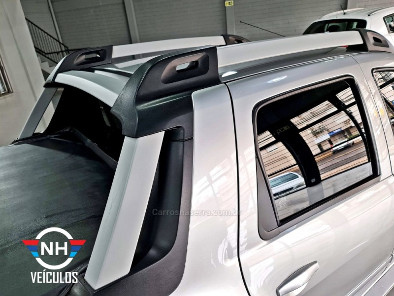 DUSTER OROCH 2.0 16V FLEX DYNAMIQUE 4P MANUAL - 2016 - NOVO HAMBURGO