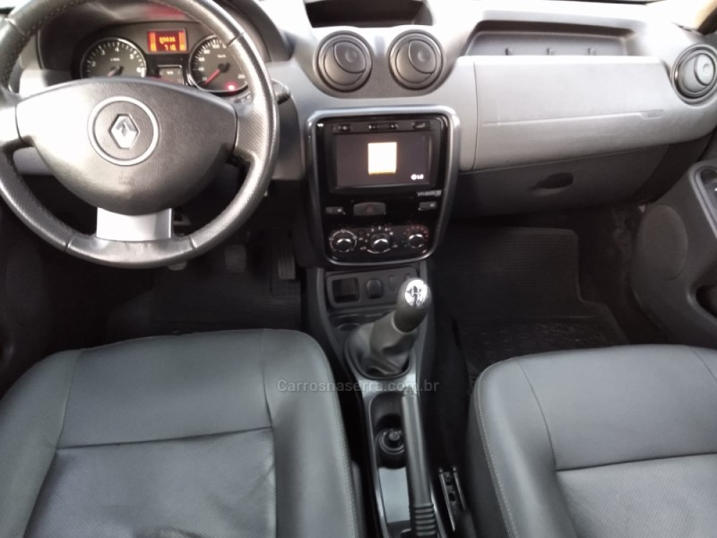 DUSTER 1.6 TECH ROAD 4X2 16V FLEX 4P MANUAL - 2013 - FARROUPILHA