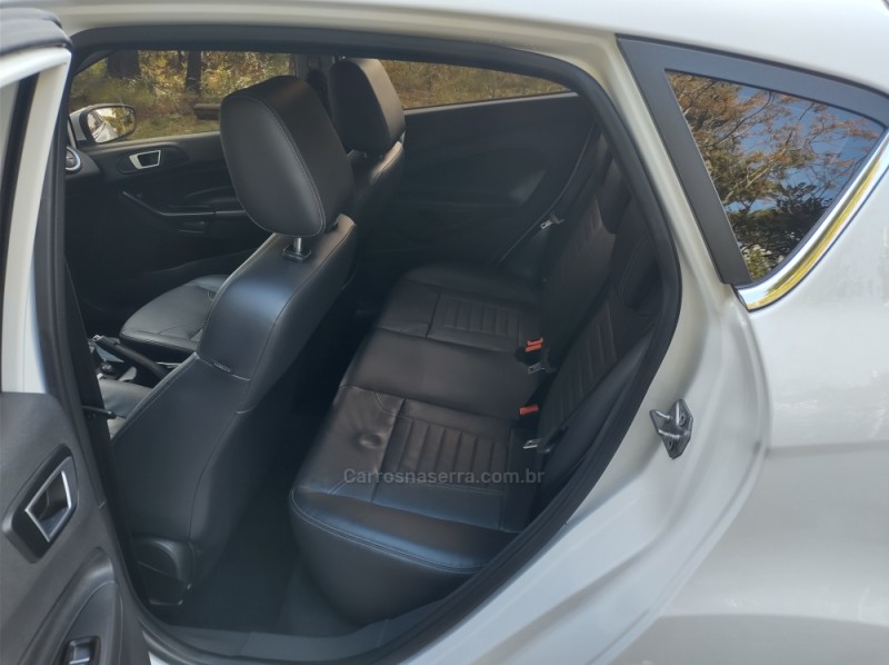 FIESTA 1.0 ECOBOOST TITANIUM PLUS HATCH 12V GASOLINA 4P AUTOMÁTICO - 2017 - NOVA PRATA