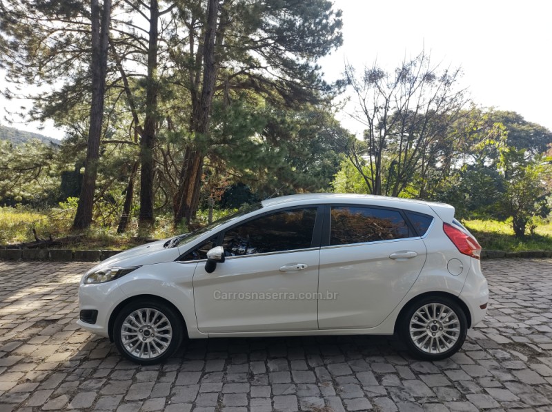 FIESTA 1.0 ECOBOOST TITANIUM PLUS HATCH 12V GASOLINA 4P AUTOMÁTICO - 2017 - NOVA PRATA