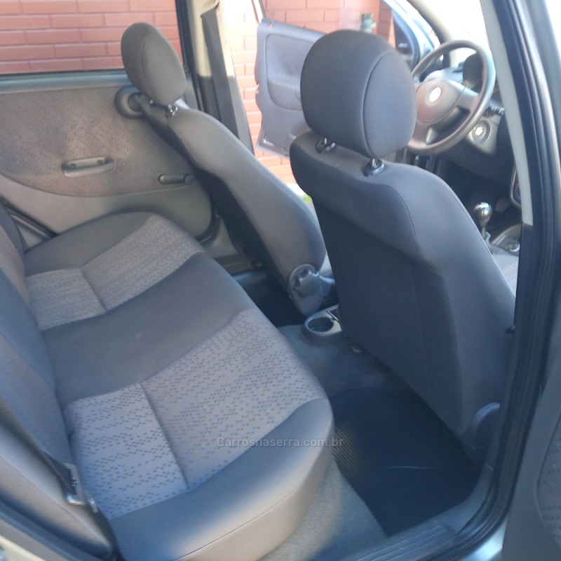 CORSA 1.4 MPFI MAXX 8V FLEX 4P MANUAL - 2011 - FLORES DA CUNHA