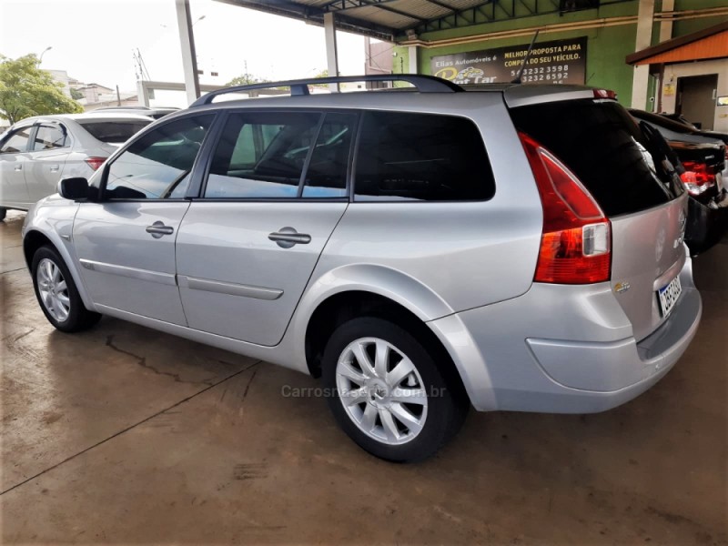 MÉGANE 1.6 DYNAMIQUE GRAND TOUR 16V FLEX 4P MANUAL - 2011 - VACARIA