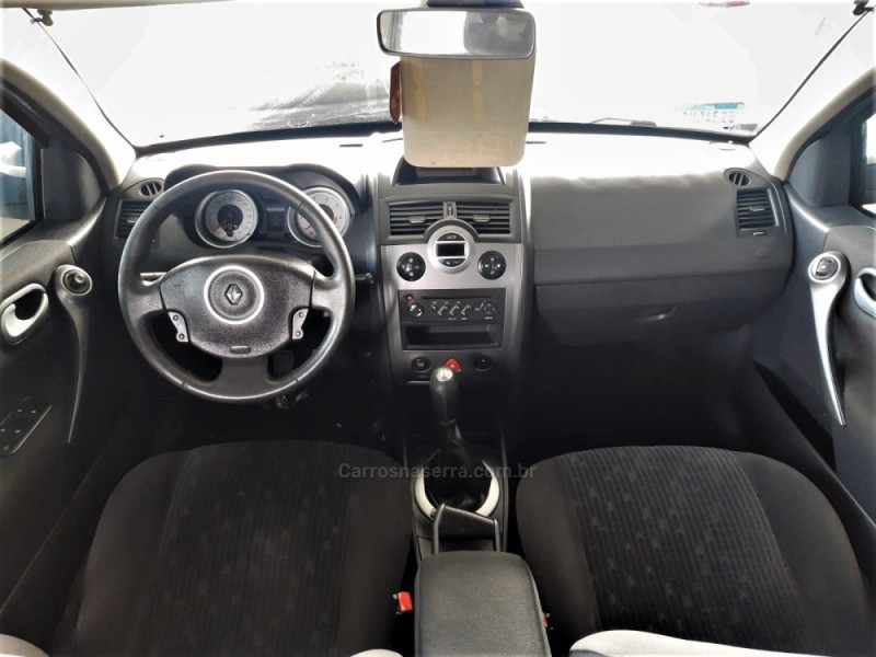 MÉGANE 1.6 DYNAMIQUE GRAND TOUR 16V FLEX 4P MANUAL - 2011 - VACARIA
