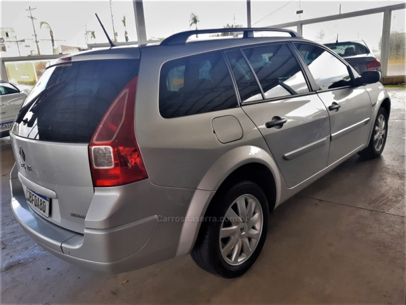 MÉGANE 1.6 DYNAMIQUE GRAND TOUR 16V FLEX 4P MANUAL - 2011 - VACARIA