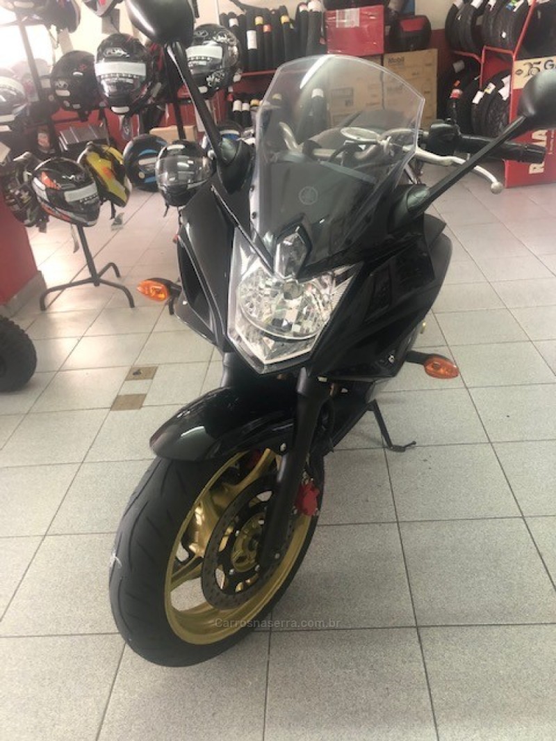XJ6 F  - 2011 - GARIBALDI
