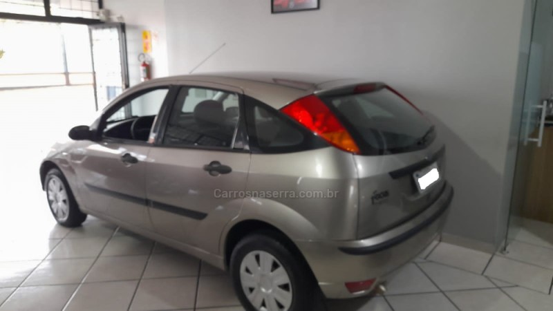 FOCUS 1.6 8V FLEX 4P MANUAL - 2009 - FLORES DA CUNHA