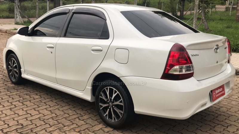 ETIOS 1.5 PLATINUM SEDAN 16V FLEX 4P AUTOMÁTICO - 2018 - TRêS COROAS
