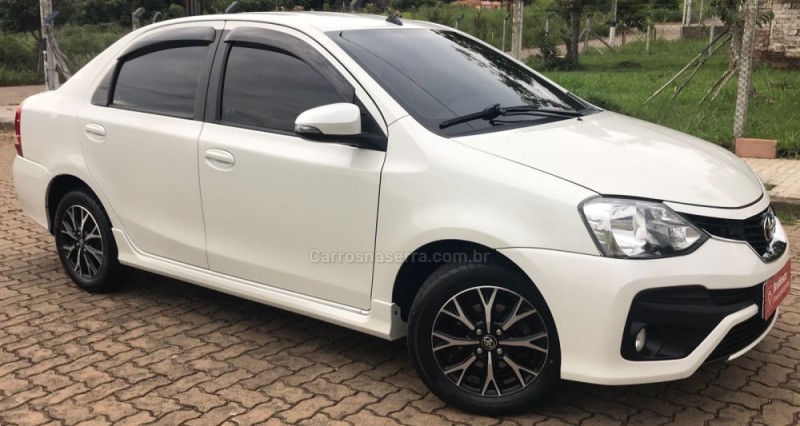 ETIOS 1.5 PLATINUM SEDAN 16V FLEX 4P AUTOMÁTICO - 2018 - TRêS COROAS