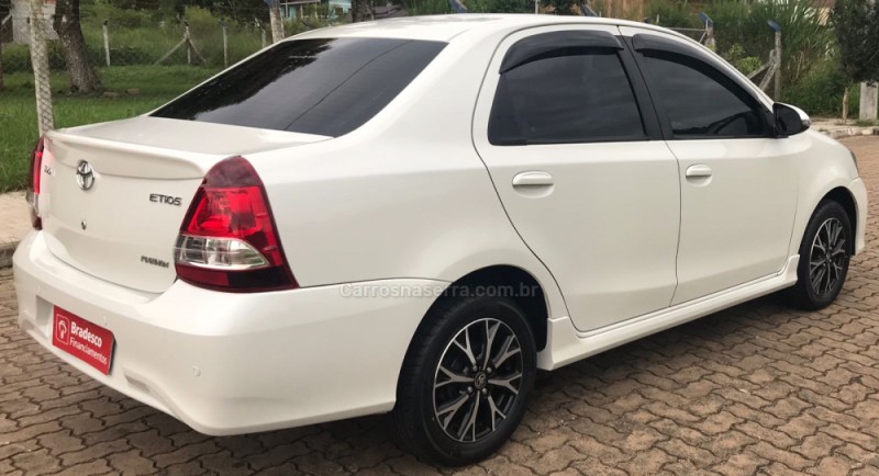 ETIOS 1.5 PLATINUM SEDAN 16V FLEX 4P AUTOMÁTICO - 2018 - TRêS COROAS