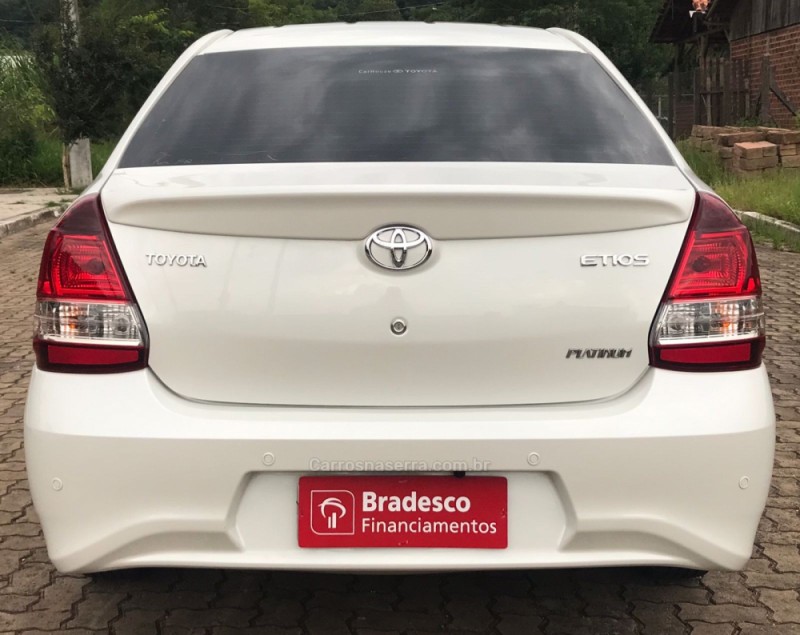 ETIOS 1.5 PLATINUM SEDAN 16V FLEX 4P AUTOMÁTICO - 2018 - TRêS COROAS