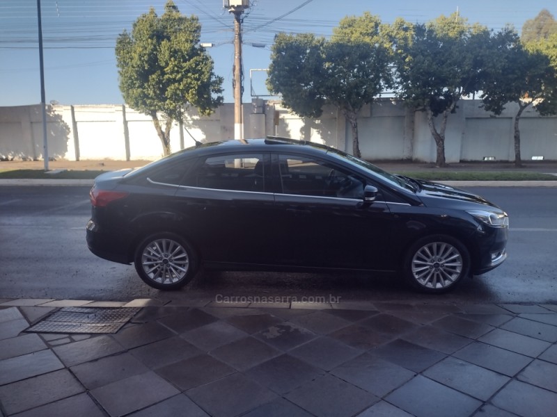 FOCUS 2.0 TITANIUM FASTBACK 16V FLEX 4P AUTOMÁTICO - 2018 - GUAPORé