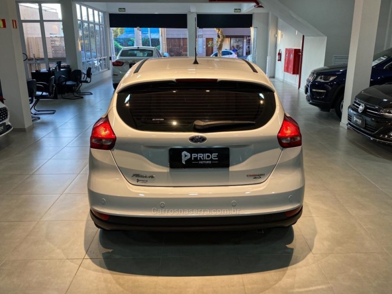 FOCUS 2.0 SE PLUS 16V FLEX 4P AUTOMÁTICO - 2016 - CAXIAS DO SUL