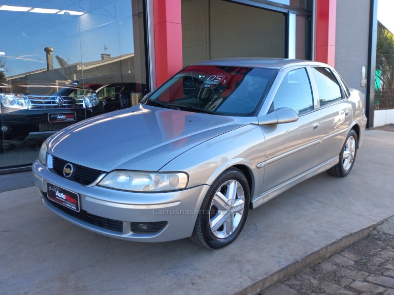 VECTRA 2.0 MPFI EXPRESSION 8V GASOLINA 4P MANUAL - 2005 - VACARIA